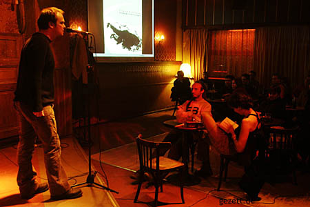 2005682_8205